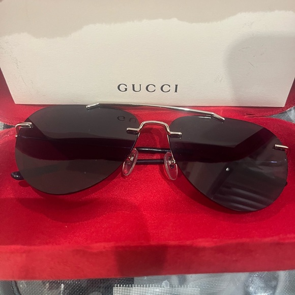 GucciAviator Sunglasses 😎 black. Authentic & Beautiful!These come with case etc - Picture 11 of 12